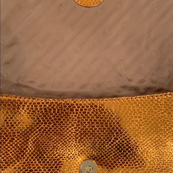 💯Authentic Michael Kors clutch - Picture 3 of 4
